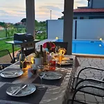 Villa Robert Kastelir