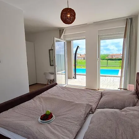 Vila Robert Kaštelir